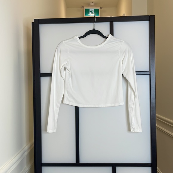 White plain crop top with sleeves - Picture 2 of 2